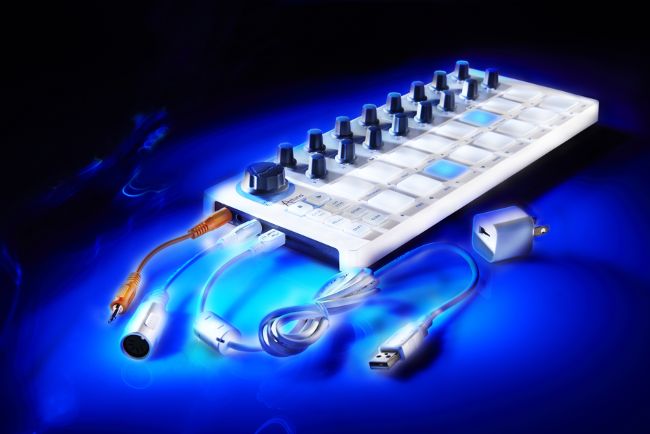  Arturia BeatStep USB/MIDI/CV Controller and Sequencer : Musical  Instruments