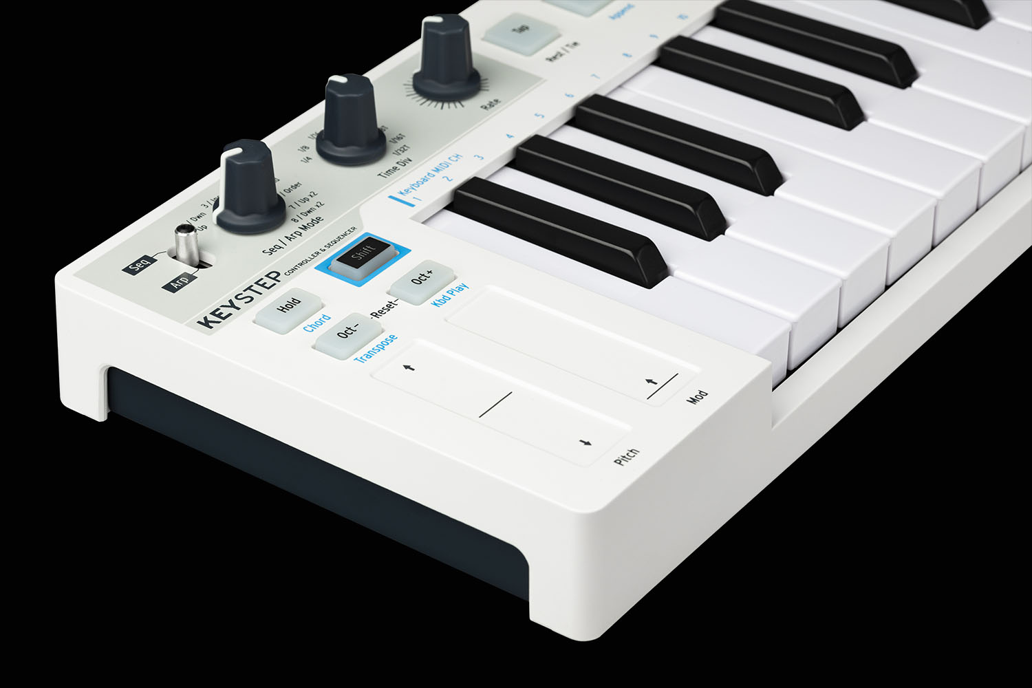 Arturia KEYSTEP Portable Keyboard Sequencer with Axcessables Dual Midi Cables and Polishing Cloth 